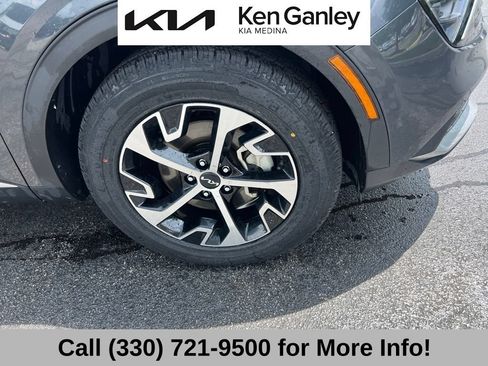 Certified 2024 Kia Sportage EX FWD image 22