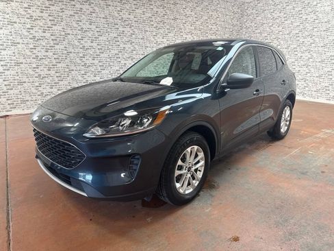 Used 2022 Ford Escape SE w/ Cold Weather Package AWD/4WD image 3