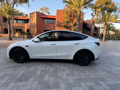 Used 2024 Tesla Model Y Performance AWD/4WD image 10