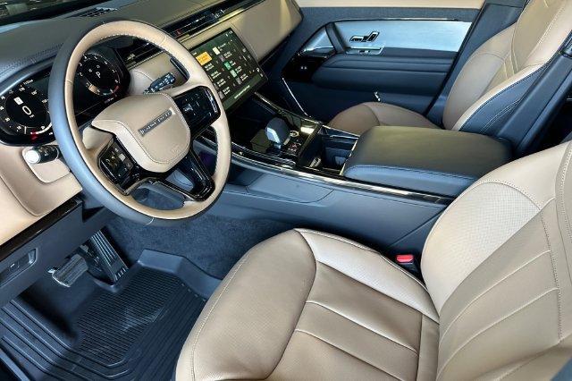 New 2026 Land Rover Range Rover Sport Dynamic SE AWD/4WD image 9