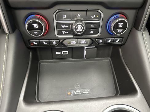 Used 2021 Chevrolet Suburban Premier image 41