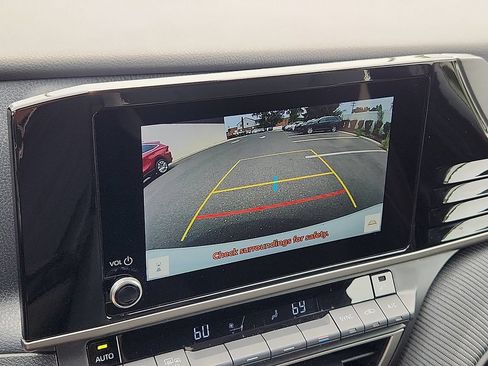 Used 2025 Toyota Camry SE FWD image 17