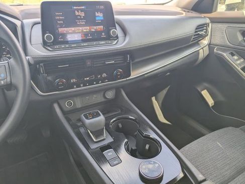 Used 2022 Nissan Rogue SV image 24