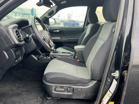Used 2020 Toyota Tacoma TRD Off-Road image 10