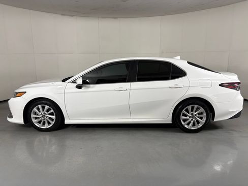 Used 2022 Toyota Camry LE w/ Carpet Mat Package (TMS) FWD image 5