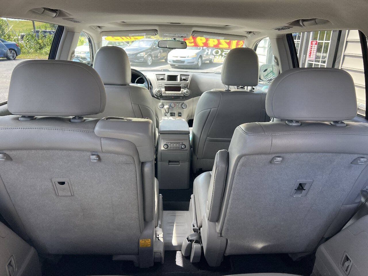 Used 2012 Toyota Highlander SE w/ Tow Pkg AWD/4WD image 6