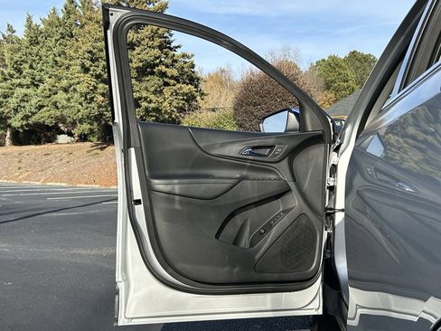 Used 2018 Chevrolet Equinox Premier image 52