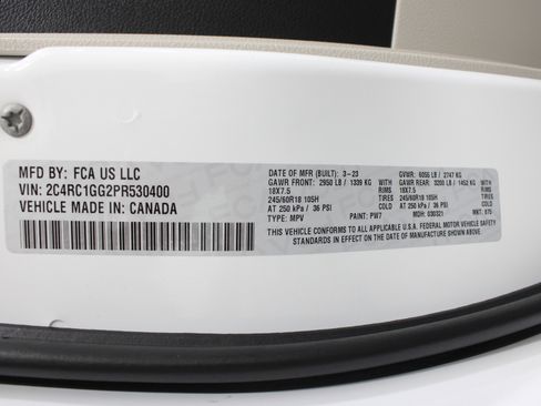Used 2023 Chrysler Pacifica Limited FWD image 41