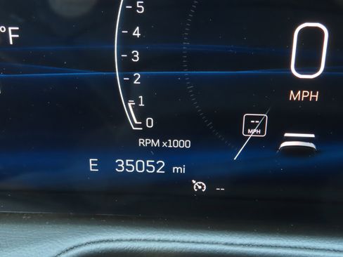 Used 2024 Cadillac XT4 Premium Luxury image 23