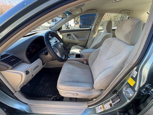 Used 2011 Toyota Camry LE image 11