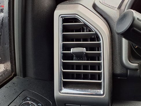 Used 2016 Ford F150 Platinum w/ Equipment Group 701A Luxury image 22