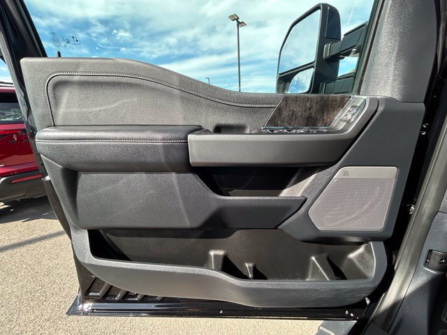 Used 2026 Ford F350 Lariat w/ Black Appearance Package AWD/4WD image 31