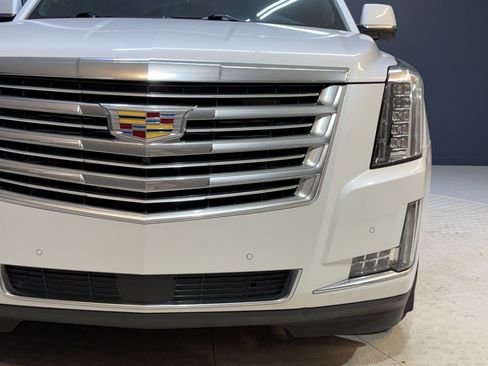 Used 2017 Cadillac Escalade Platinum AWD/4WD image 11
