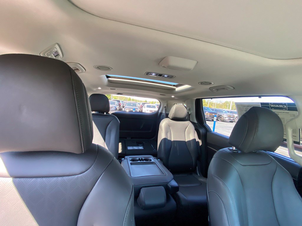 Used 2026 Kia Carnival SX w/ SX Dark Edition Package FWD image 34