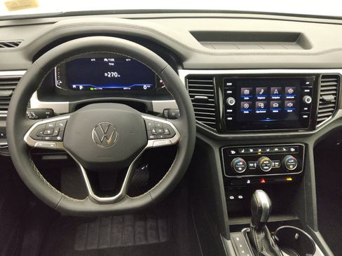 Used 2022 Volkswagen Atlas SE w/ Panoramic Sunroof Package FWD image 22