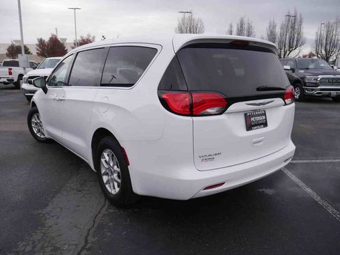 Used 2020 Chrysler Voyager LX image 16
