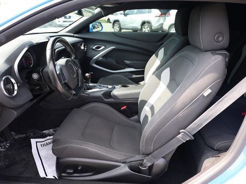 Used 2022 Chevrolet Camaro LT w/ Technology Package image 13