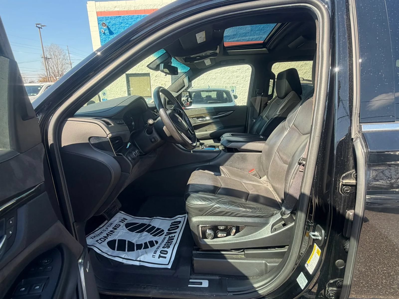 Used 2017 Cadillac Escalade Platinum AWD/4WD image 16
