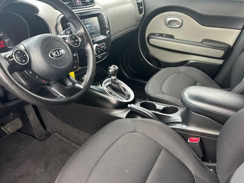 Used 2019 Kia Soul + image 11