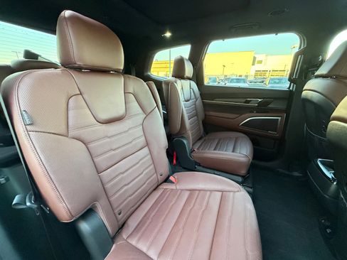 Used 2024 Kia Telluride SX Prestige image 18