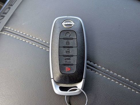 Used 2025 Nissan Pathfinder SL FWD image 32