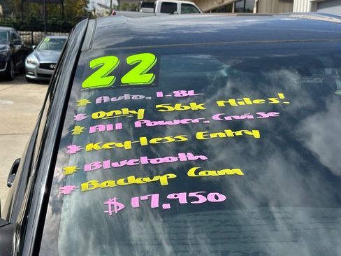 Used 2022 Honda HR-V LX image 2