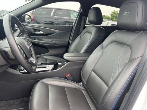 Used 2024 Buick Envista Sport Touring w/ Convenience I Package FWD image 22