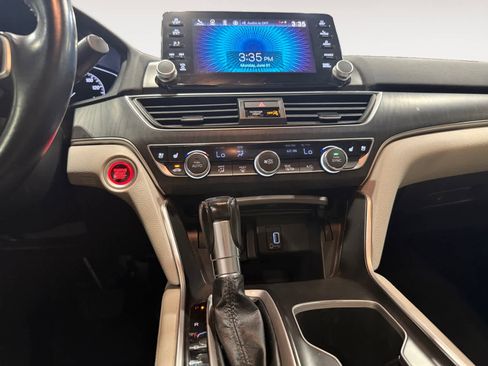 Used 2018 Honda Accord Touring image 12