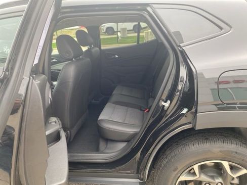 Used 2025 Chevrolet Trax LT image 21