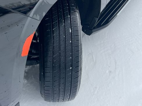 Used 2024 Chevrolet Suburban LT image 9