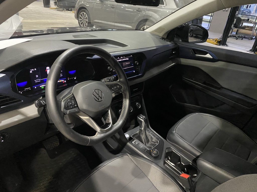 Used 2022 Volkswagen Taos SE AWD/4WD image 2