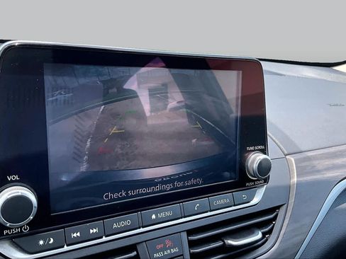 Used 2025 Nissan Altima 2.5 SV FWD image 25