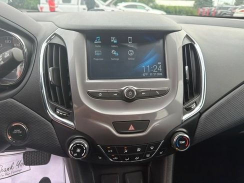 Used 2018 Chevrolet Cruze LT w/ Convenience Package FWD image 18