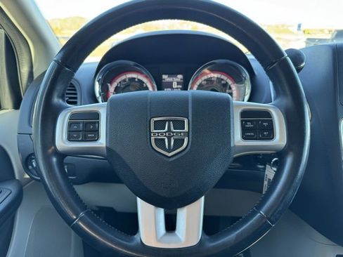 Used 2019 Dodge Grand Caravan SE w/ Rear Park Assist Package image 19