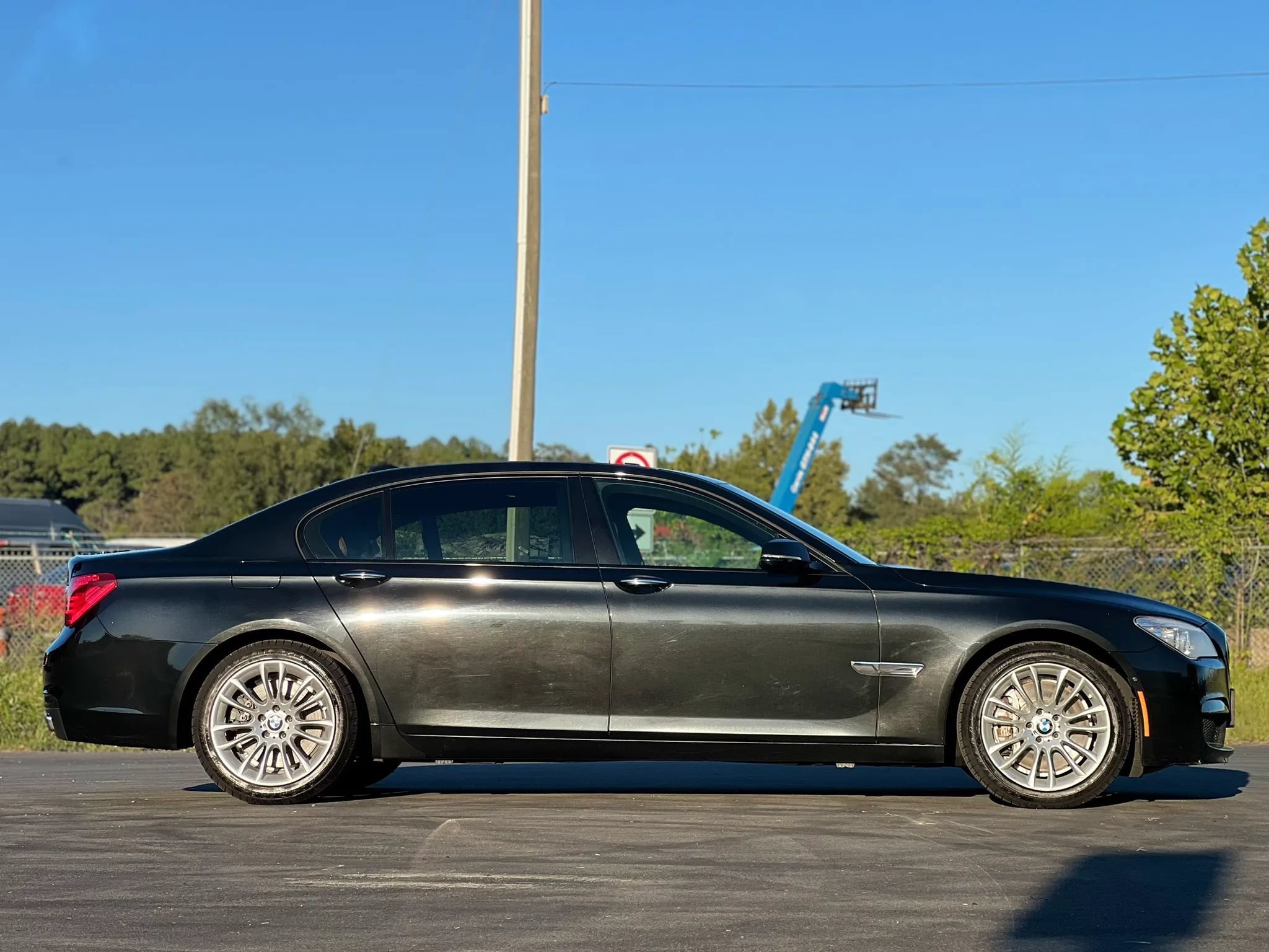 Used 2013 BMW 750Li xDrive w/ Executive Pkg AWD/4WD image 6