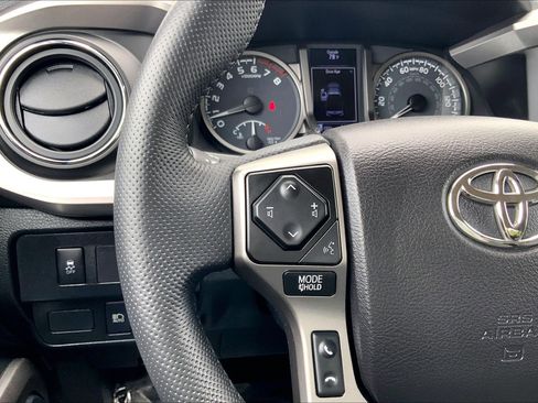 Used 2020 Toyota Tacoma SR5 AWD/4WD image 23