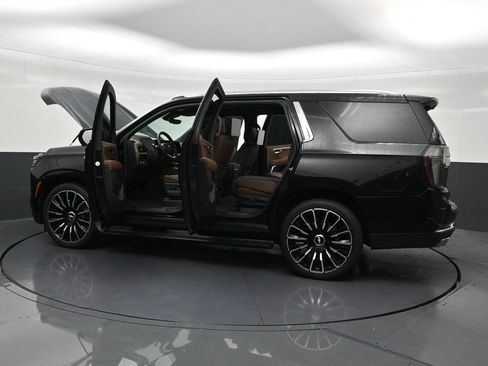 Used 2025 Chevrolet Tahoe High Country AWD/4WD image 36