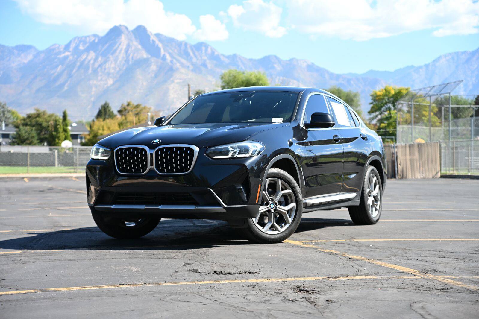 Used 2024 BMW X4 xDrive30i AWD/4WD image 1