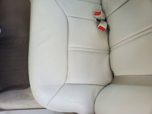 Used 2006 Lincoln Town Car Signature Limited image 26