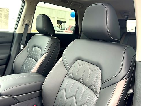 New 2026 Nissan Pathfinder Platinum w/ Cargo Package FWD image 11