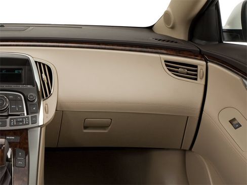Used 2010 Buick LaCrosse CXS FWD image 21