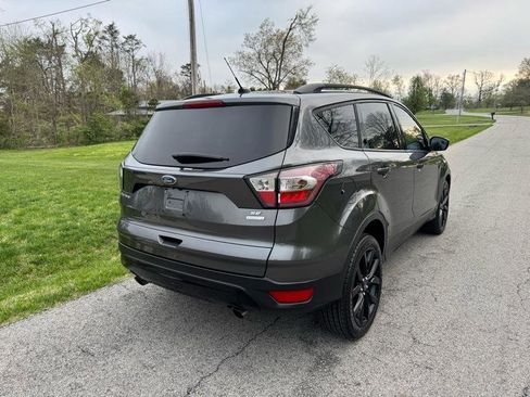 Used 2017 Ford Escape SE w/ SE Sport Appearance Package image 5