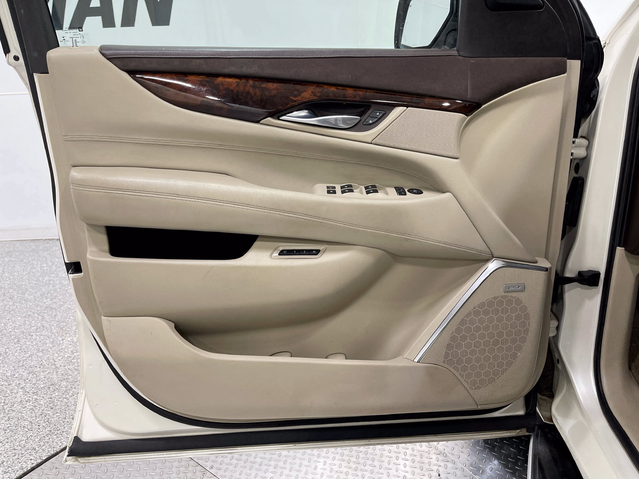 Used 2015 Cadillac Escalade Premium AWD/4WD image 15