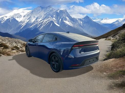 Used 2023 Toyota Prius LE image 3