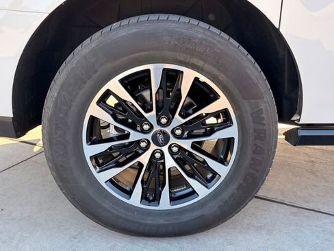 Used 2025 Ford Expedition Max Platinum AWD/4WD image 7