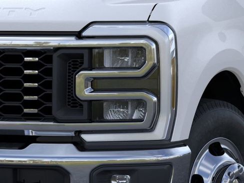 New 2026 Ford F350 Lariat RWD image 19