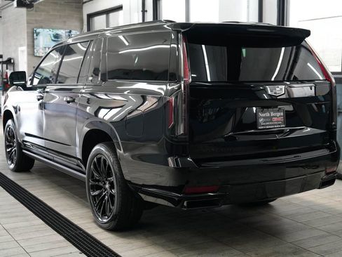 Used 2023 Cadillac Escalade ESV Sport w/ LPO, ONYX Package AWD/4WD image 6