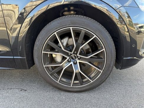 Used 2022 Audi Q8 Prestige image 10