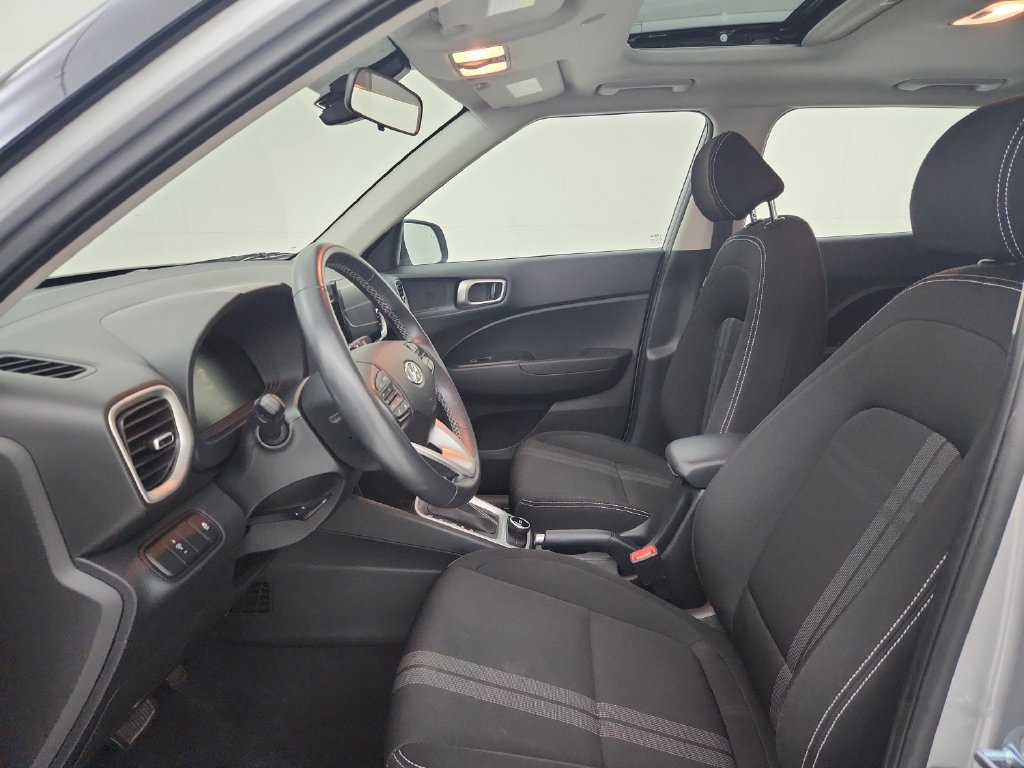 Used 2025 Hyundai Venue SEL FWD image 19