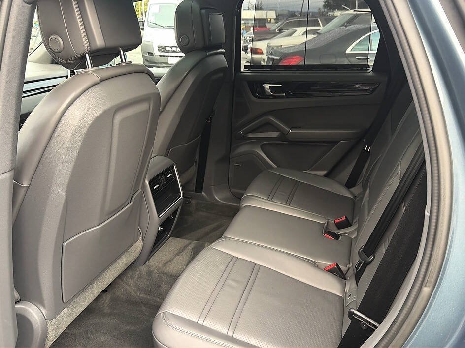 Used 2019 Porsche Cayenne AWD/4WD image 18
